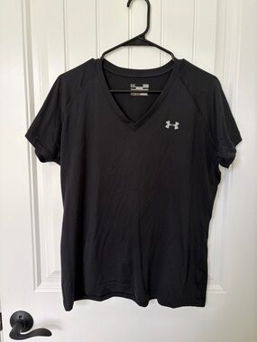 Under Armour Women's Black Short Sleeve V-Neck Tee